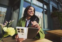 MWC 2026: Motorola lanza el razr fold y asegura que es el plegable con la mejor cámara del mundo | VIDEO