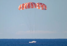 La cápsula Orión regresa a la Tierra tras rodear la Luna