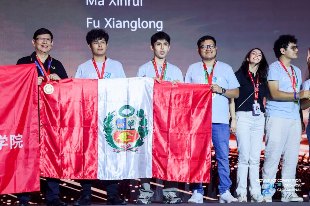 Universitarios peruanos triunfan en mundial de tecnología